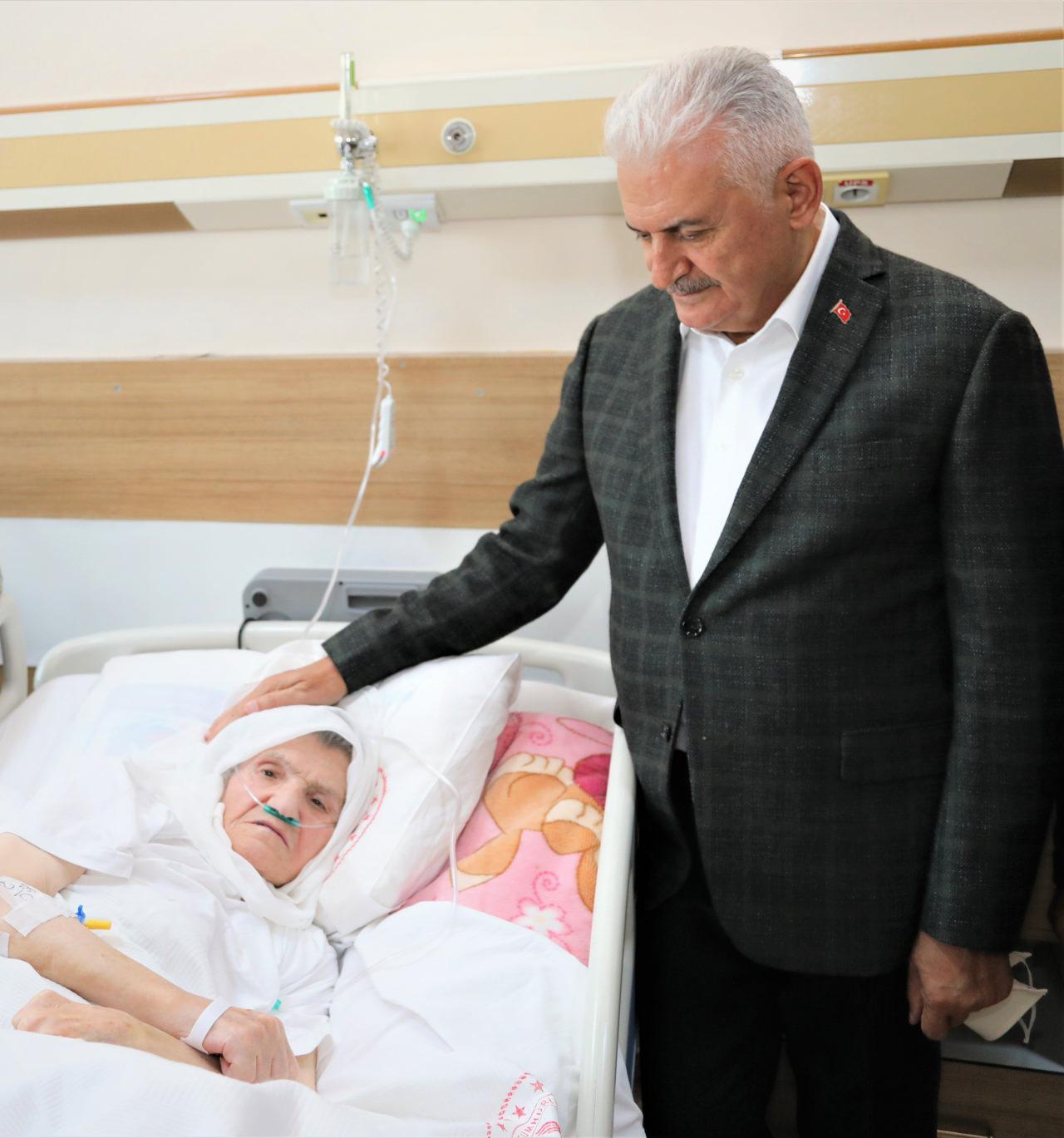  Binali Yıldırım, 2022 yılı temmuz ayında Erzincan Binali Yıldırım Üniversitesi Mengücek Gazi Eğitim Ve Araştırma Hastanesi'nde tedavi gören annesini ziyaret etmişti. 