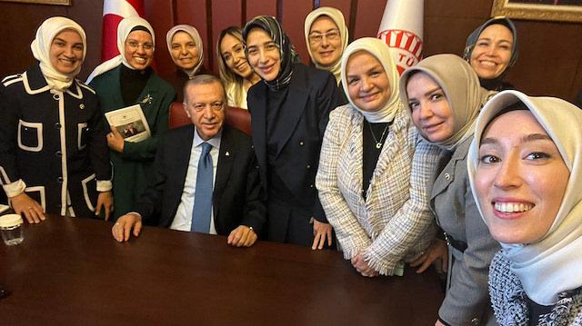 Cumhurbaşkanı Recep Tayyip Erdoğan, AK Parti'nin kadın milletvekilleri ile beraber
