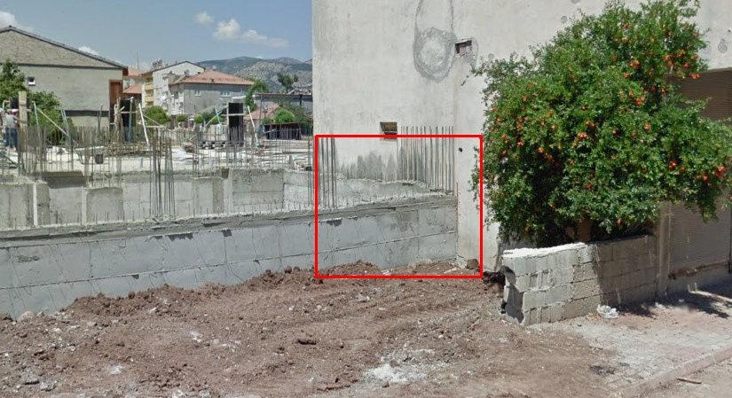İnşaatın yapımı sırasında Google Maps tarafından kayda geçirilen görüntüde binaların arasına boşluk bırakılmadığı belirlendi. 