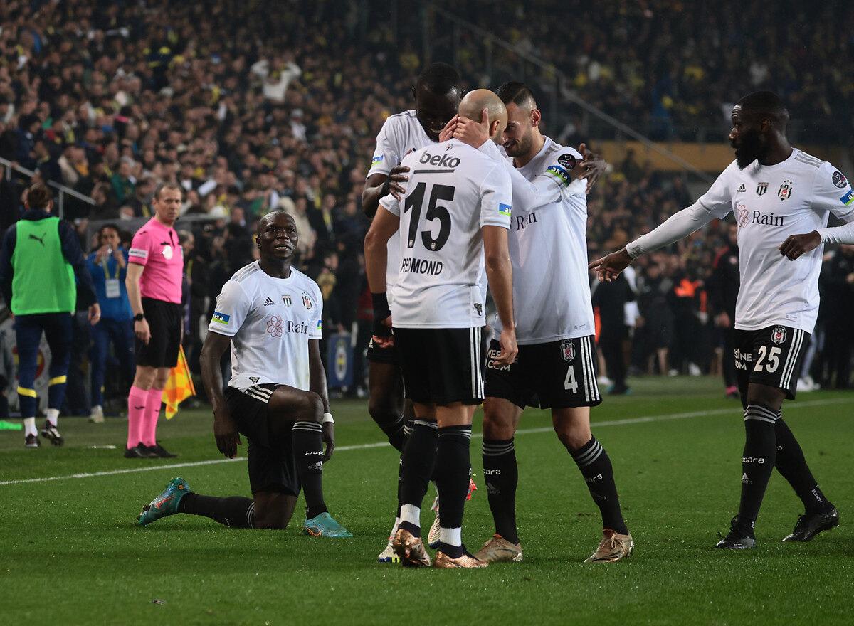 10 kişi kalan Beşiktaş, Kadıköy'de Fenerbahçe'yi yendi - AJANS65 TV