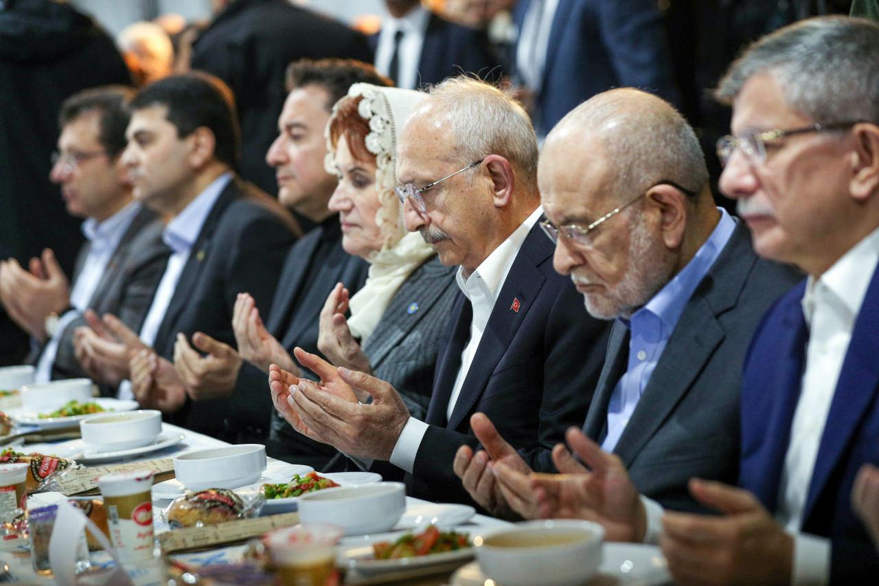 Kılıçdaroğlu ve 6’lı masa paydaşları, Ramazan’ın ikinci gününde Malatya’da depremzedelerle iftar programında görüntü verdi.