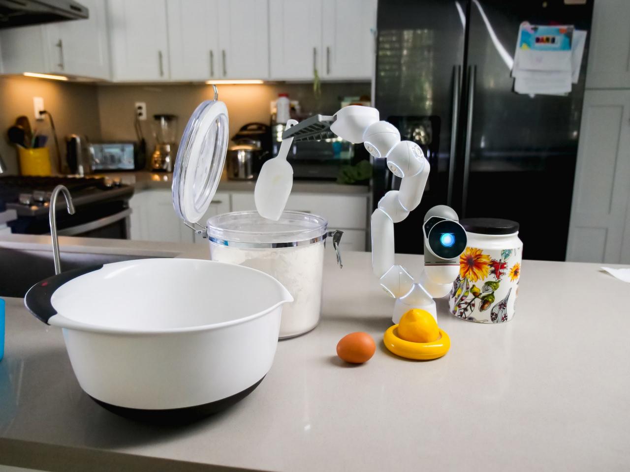 Yapay zekaya sahip yemek yapan bir robot