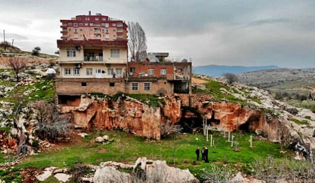 Mardin'de şaşkına çeviren görüntü: Altı mağara, üstü ev!