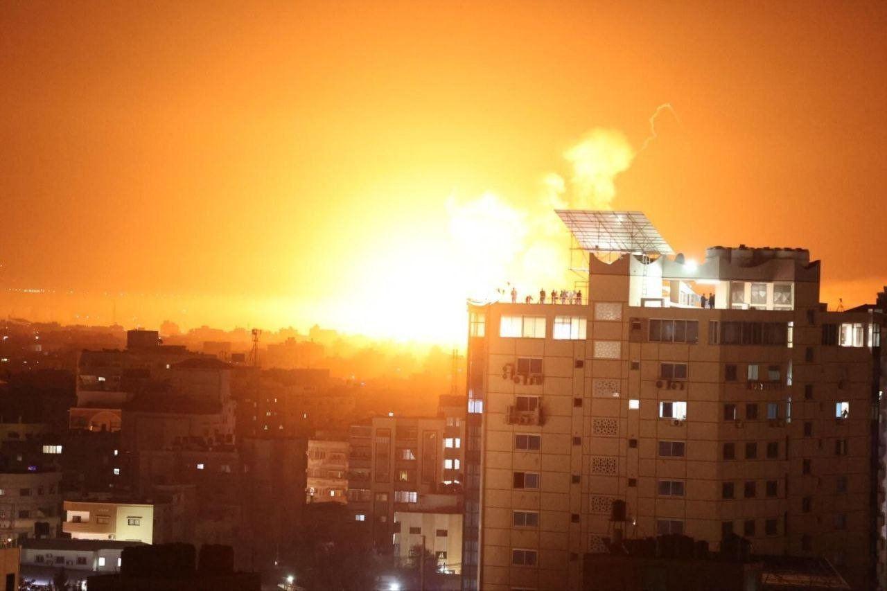 İsrail savaş uçaklarının Gazze’deki sivillere yönelik düzenlediği saldırıdan ilk görüntüler...