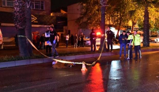 Annesiyle yolun karşısına ge&ccedil;en gen&ccedil; kızın feci &ouml;l&uuml;m&uuml; 