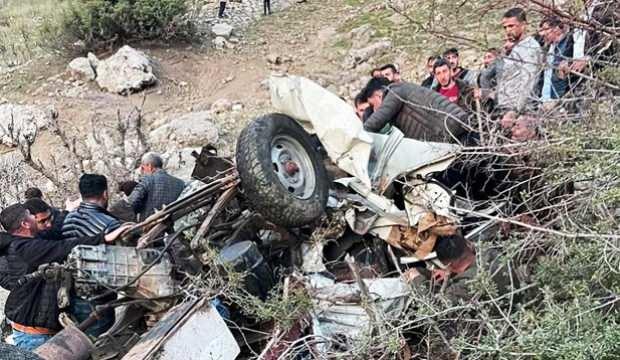 Şırnak'ta acı olay: Metrelerce y&uuml;ksekten d&uuml;şen kamyonetin s&uuml;r&uuml;c&uuml;s&uuml; hayatını kaybetti
