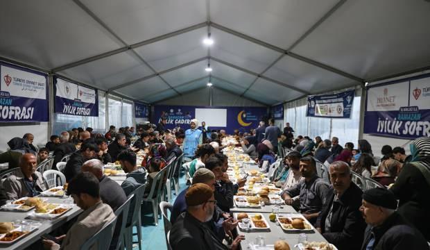 TDV ramazanda deprem bölgesinde 11 ilde 3 milyon kişiye yemek ulaştırdı