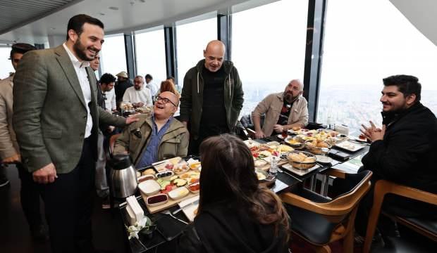 Başkan Özdemir, radyocularla Çamlıca Kulesi’nde bir araya geldi