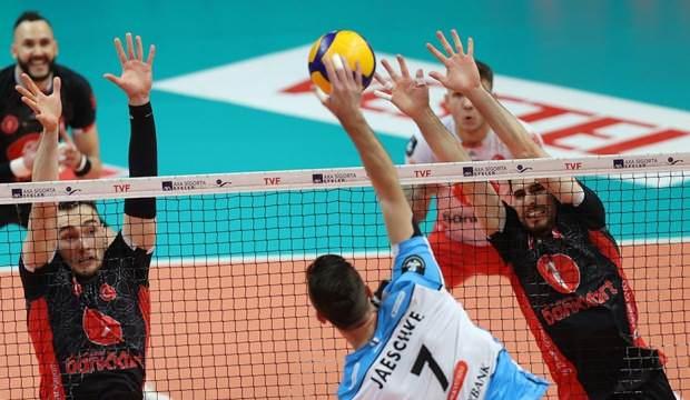 Halkbank'ı deviren Ziraat Bankkart, seride öne geçti