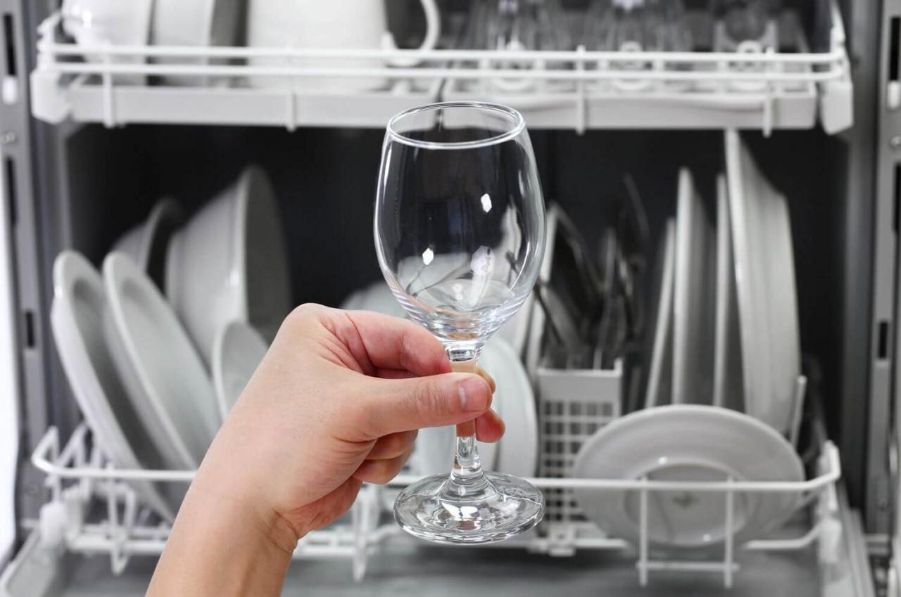 Pırıl pırıl temiz bulaşıklar için: Bulaşık makinesi temizliği nasıl yapılır?