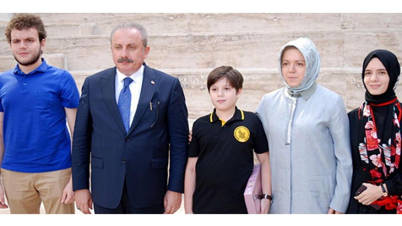 Mustafa Şentop ve ailesi
