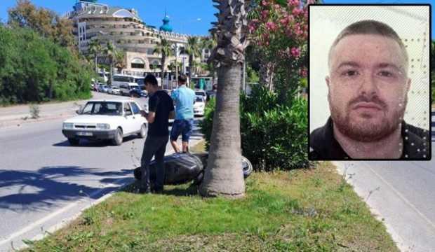 Palmiyeye çarpan İngiliz turist öldü