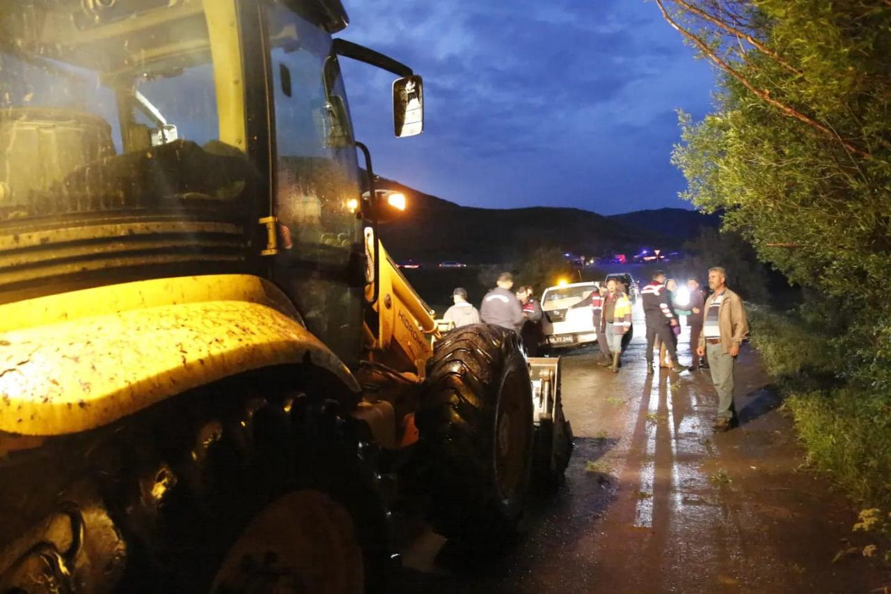 Sivas Suşehri'nde selde mahsur kalan 9 kişi kurtarıldı