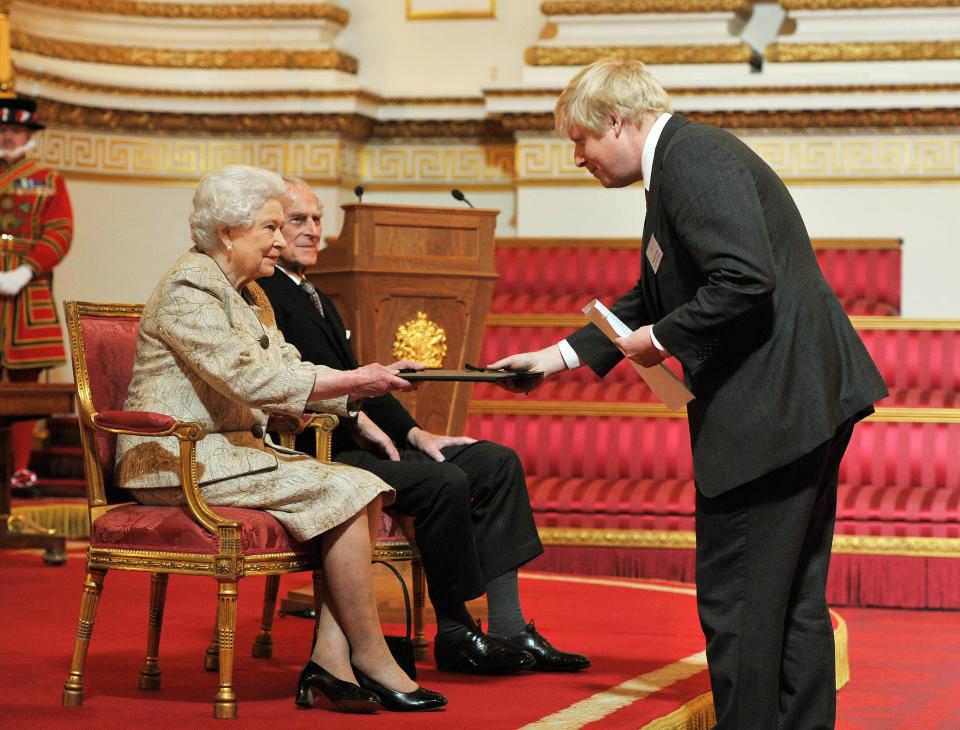 Kraliçe Elizabeth'in huzurundaki Boris Johnson 2019'da İngiltere'nin başbakanı olmuştu.