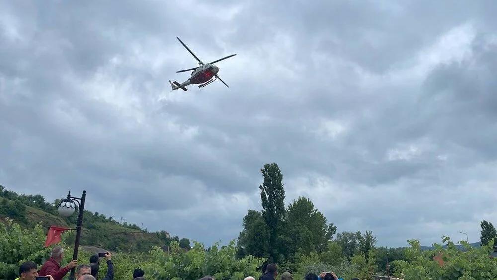 Sanayi sitesi sular altında kaldı! 70 işçi helikopterle kurtarıldı - Resim : 2