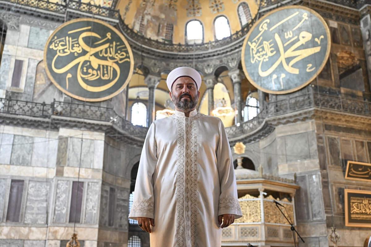Ayasofya-i Kebir Cami-i Şerifi'nin imamı Bünyamin Topçuoğlu