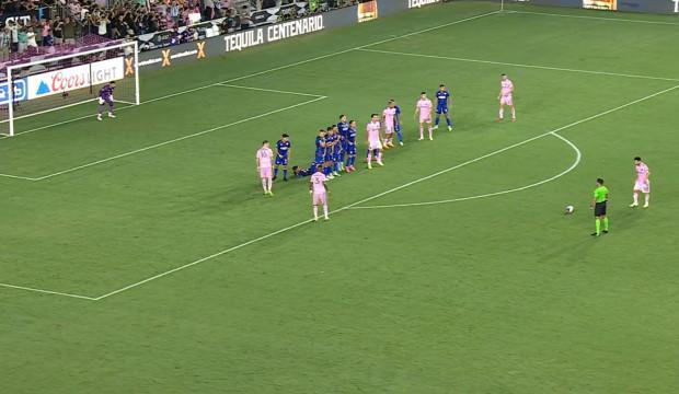 Lionel Messi'den inanılmaz başlangıç! İlk maçında 90+4'te frikikten galibiyeti getirdi