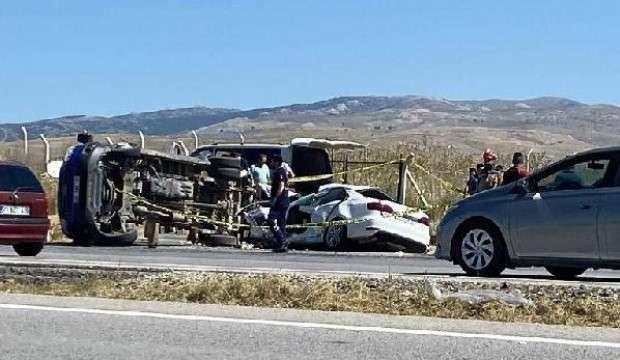 Ankara'da feci kaza! Yolcu indiren minibüse çarptı: 1 ölü, 10 yaralı