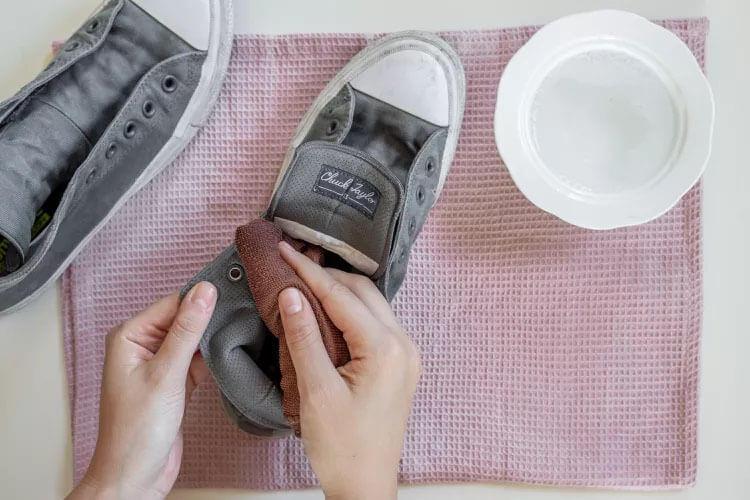 Converse spor ayakkabı nasıl temizlenir?