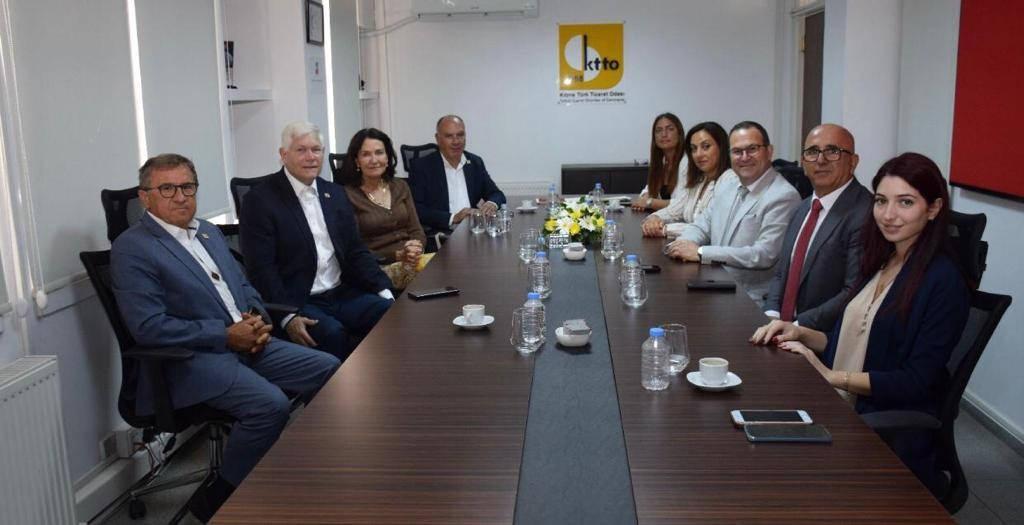 Pete Sessions'ın, Kıbrıs Türk Ticaret Odası'nı ziyaretinden bir kare