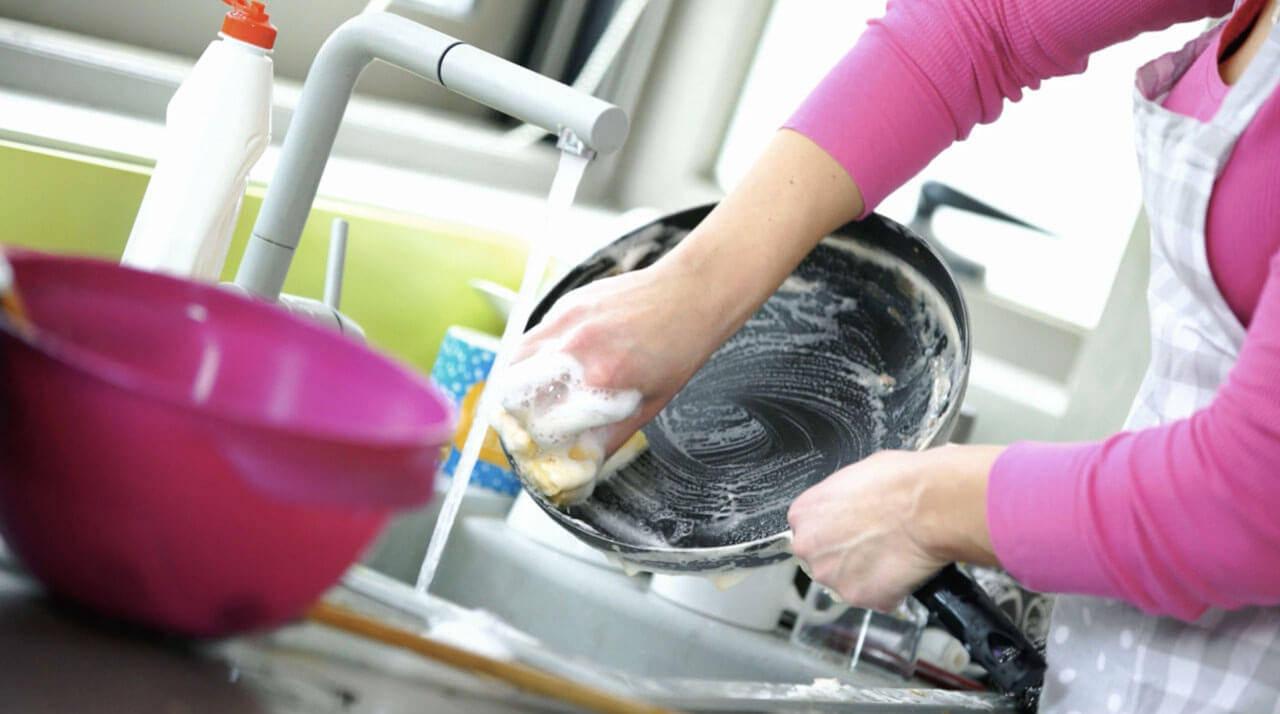 Yapışmaz tavalar bulaşık makinesinde yıkanır mı?