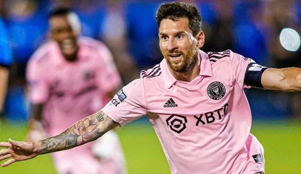 Çılgın iddia! Messi, Ronaldo ile rekabete devam edebilir