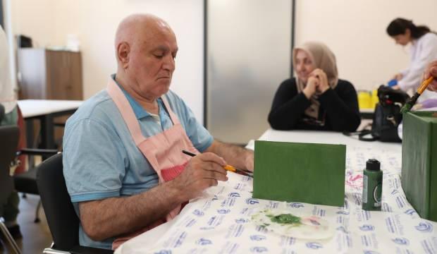 Yaşlıların buluşma noktası: Vefahane Yaşam Merkezi