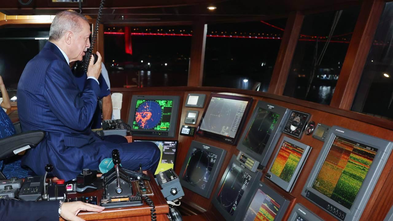 Cumhurbaşkanı Erdoğan balıkçılara telsizden seslendi