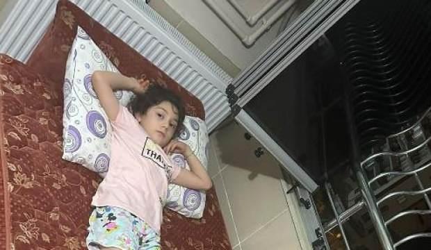 7 yaşındaki Reyyan balkonda uyurken dehşeti yaşadı
