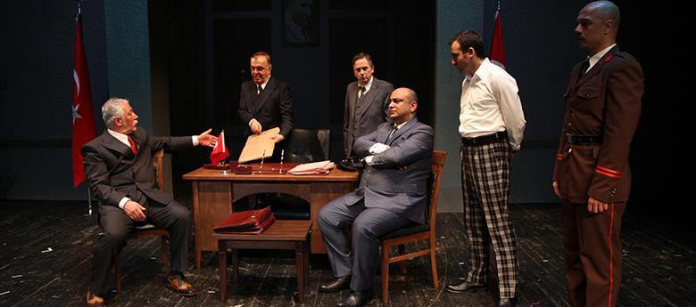 Reis Bey oyunu İBB Şehir Tiyatroları repertuvarına 2017 yılında girmişti.