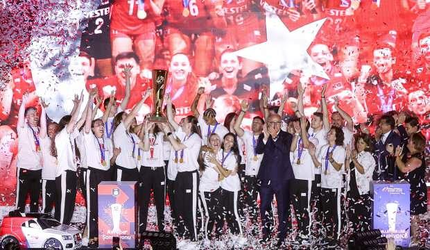 Binlerce vatandaş katıldı! Filenin Sultanları'ndan coşkulu kutlama