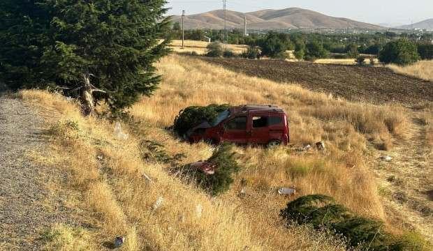 Hafif ticari araç şarampole uçtu: 1 çocuk öldü, 4 kişi yaralandı