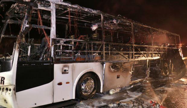 Seyir halindeki yolcu otobüsü kül oldu