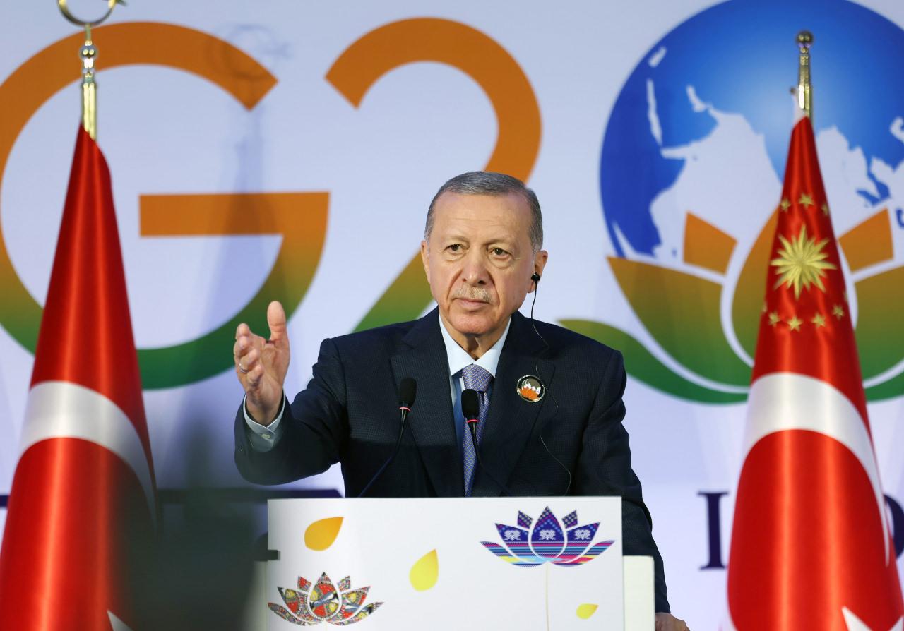 Cumhurbaşkanı Recep Tayyip Erdoğan, G20 Liderler Zirvesi kapsamında gittiği Hindistan'ın başkenti Yeni Delhi'de, ikili görüşmeler gerçekleştirdi. Erdoğan, Japonya, Birleşik Arap Emirlikleri, Brezilya, Güney Kore ve Almanya liderleriyle bir araya geldi. Ayrıca MIKTA liderleri ve Dünya Bankası Başkanı ile görüştü.