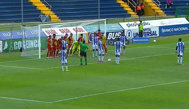 Yaptığı vuruşla sosyal medyada alay konusu oldu!