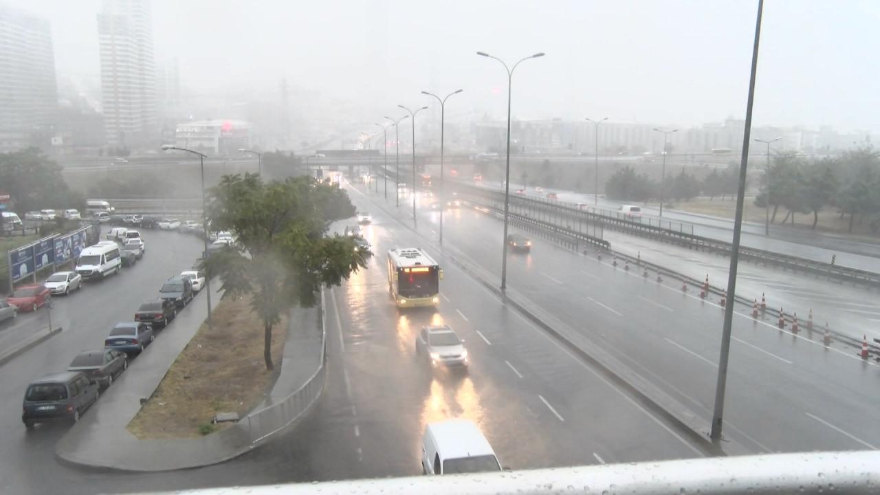 İstanbul, Anadolu Yakası’nda yağışlı hava aralıklarla etkili oluyor.