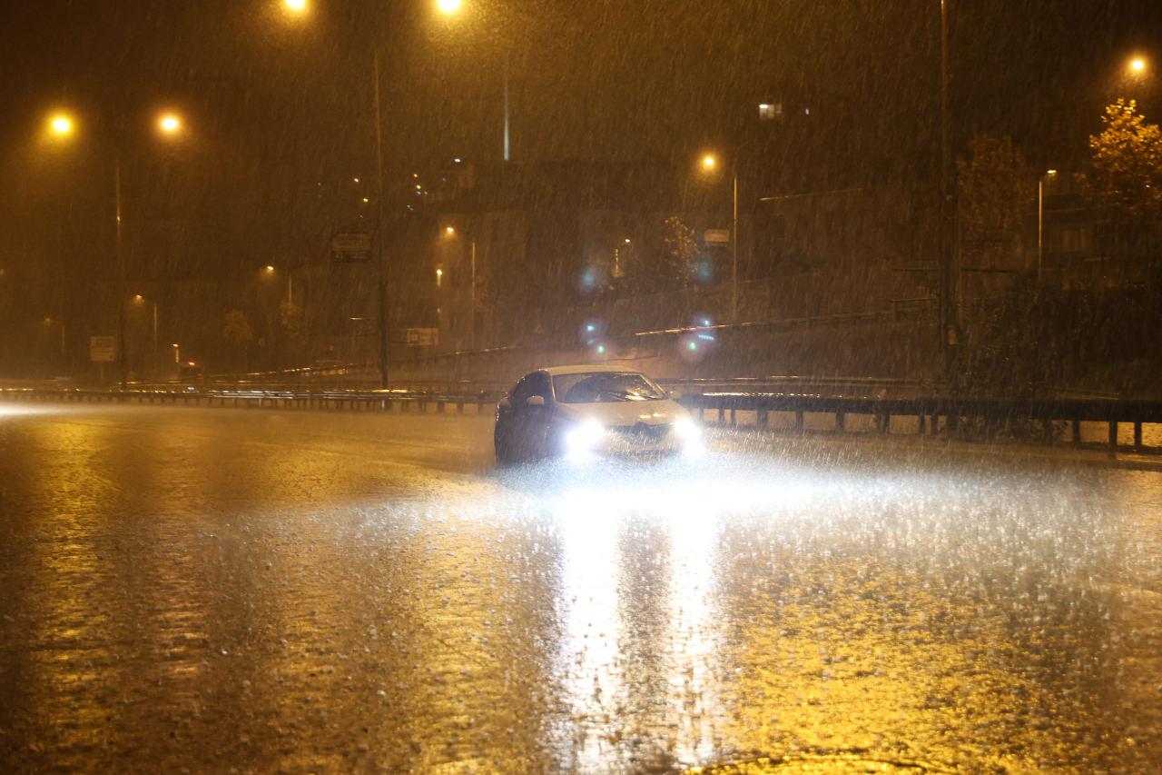 İstanbul, Anadolu Yakası’nda yağışlı hava aralıklarla etkili oluyor.