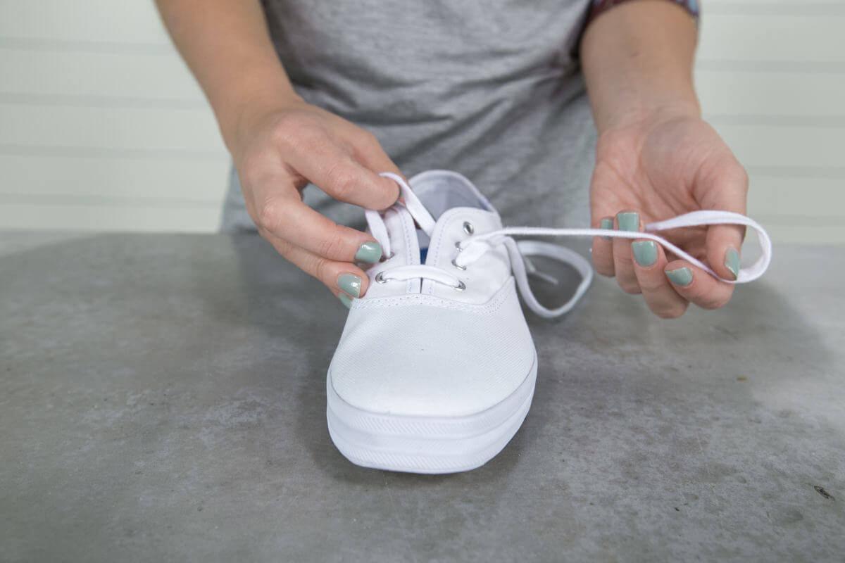 Işıltılı ve yepyeni bir görünüm için: Ayakkabı bağcıkları nasıl temizlenir?