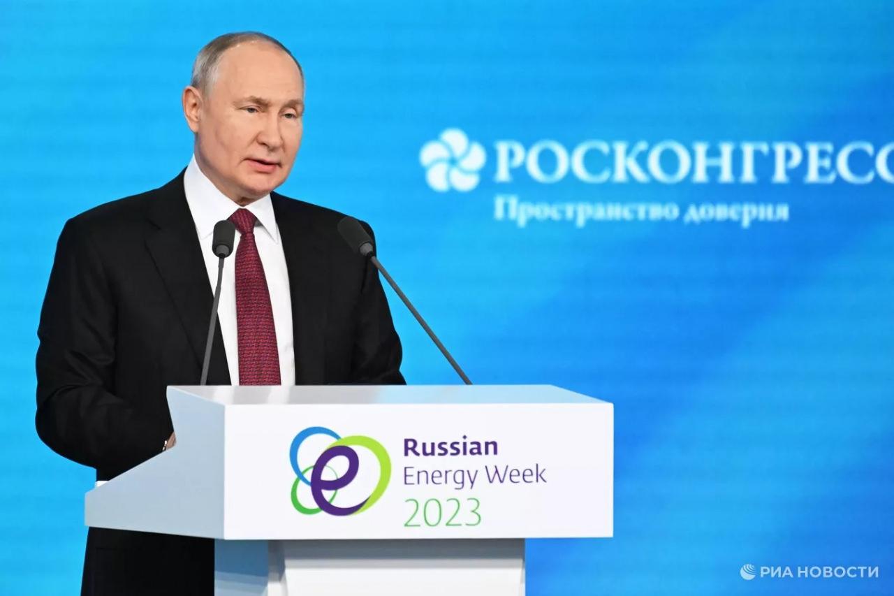 Putin, Rusya Enerji Haftası (REW) kapsamında Moskova'da düzenlenen panelde konuştu.