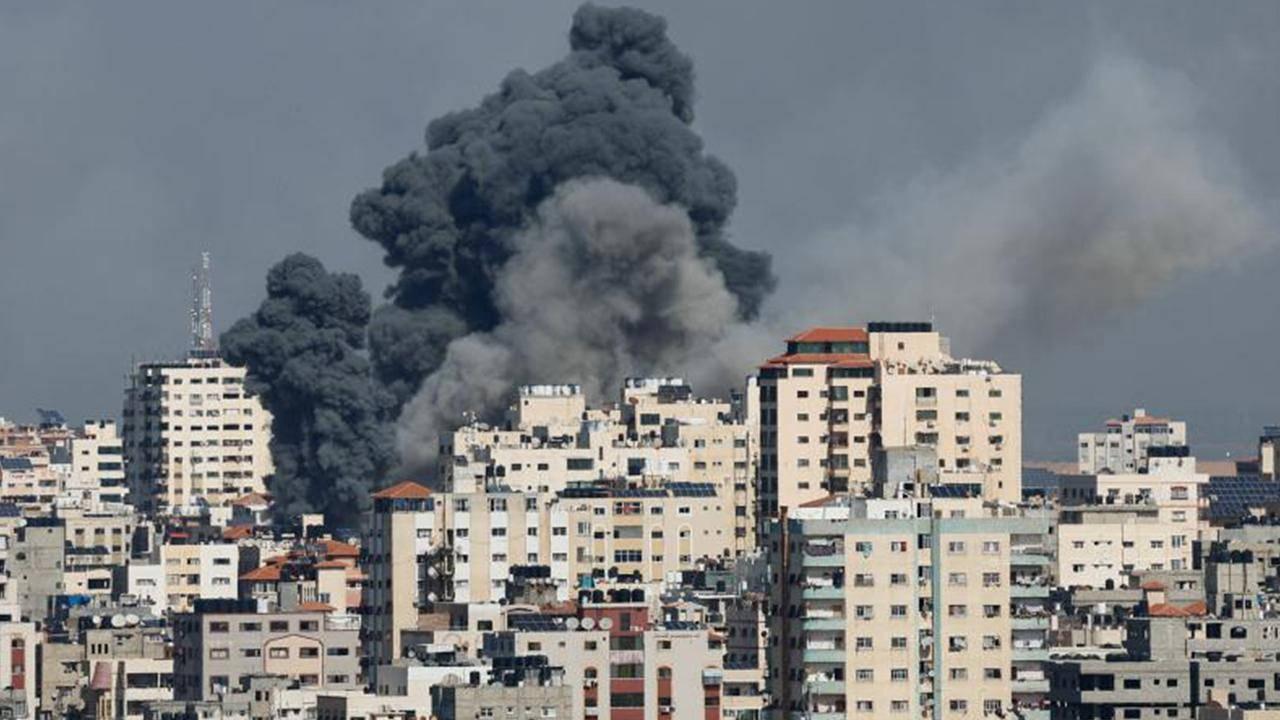 İsrail'in Gazze Şeridi'ne saldırılarında ölenlerin sayısı, 447'si çocuk, 1417'ye yükseldi.