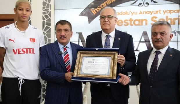 Melissa Vargas'a onur belgesi
