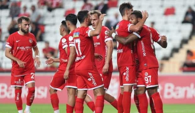 Antalyaspor sahasında rahat turladı