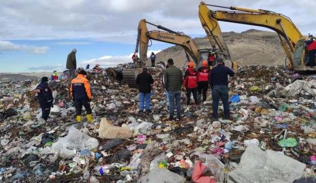 Kaybolan işçi tonlarca çöpün altında bulundu