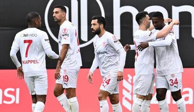 Kupada gol d&uuml;ellosu! S&uuml;per Lig ekibinden s&uuml;rprize yer yok