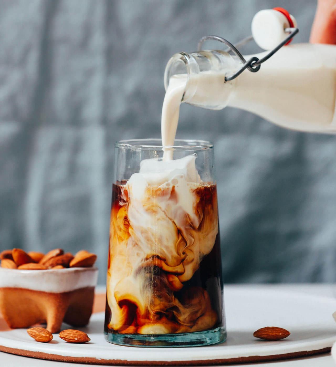 İçmeye doyamayacağınız enfes kahveleri evde yapın! Ev yapımı vanilyalı kahve kreması tarifi, nasıl yapılır?