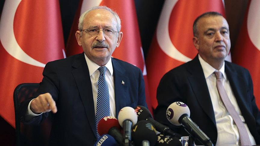 Eski CHP Genel Başkanı Kemal Kılıçdaroğlu ile Ataşehir Belediye Başkanı Battal İlgezdi.