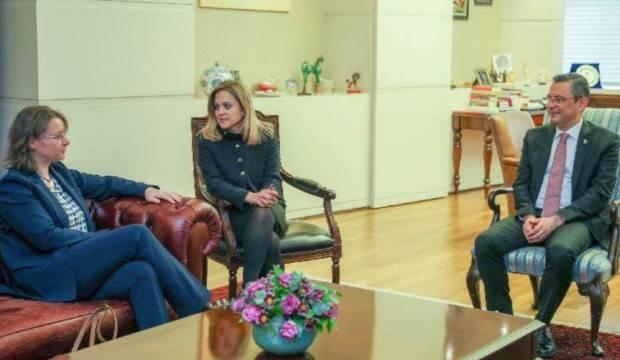 Özgür Özel'in Fransız Büyükelçi karşısında duruşu gündem oldu