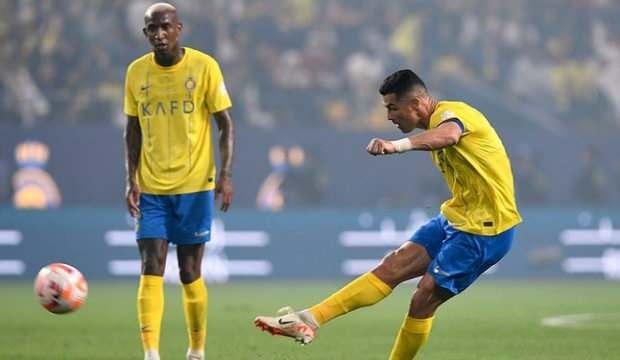 Ronaldo şov yaptı! Al Nassr zirve takibini s&uuml;rd&uuml;rd&uuml;