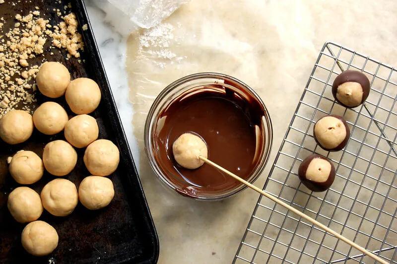 Çikolatalı fıstık ezmesi topları tarifi, nasıl yapılır?