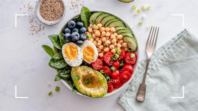 Sağlıklı gıdalardan oluşan bir bowl